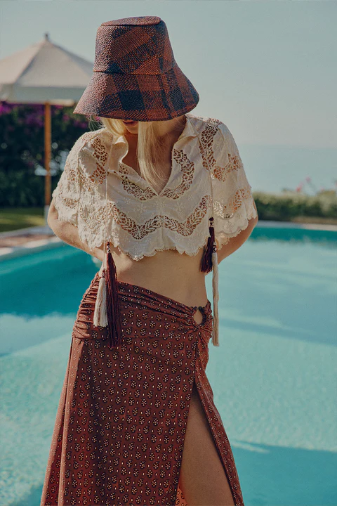 Barefoot Elegance, Colombian Soul